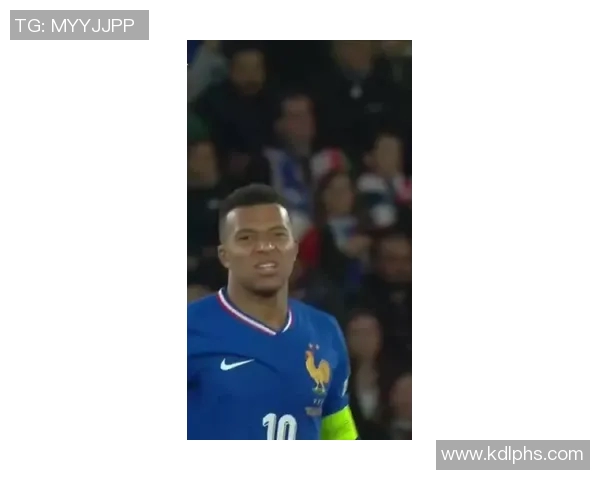 姆巴佩脚踝受伤后仍坚持为国家队出战再度扭伤引发关注