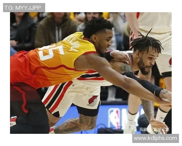 戈贝尔半场压哨补篮被判干扰球无效挑战成功引发热议 戈贝尔半场压哨补篮被判干扰球无效挑战成功引发热议