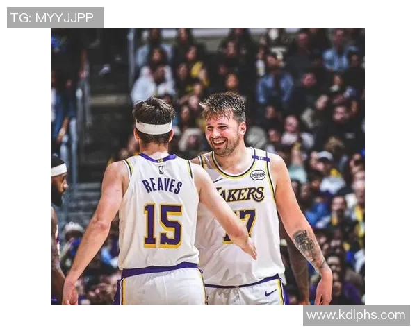 雷迪克谈对阵太阳的挑战里夫斯与东契奇需迅速适应比赛节奏