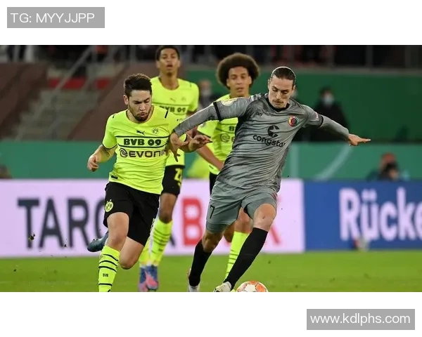 塞尔电台消息：皇马锁定于帕为新援因拜仁续约谈判失败