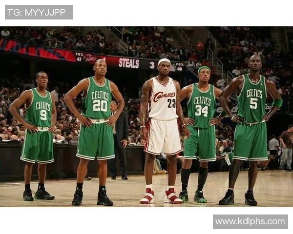 范德比尔特回忆2016年与詹姆斯合影并称其为历史最佳球员