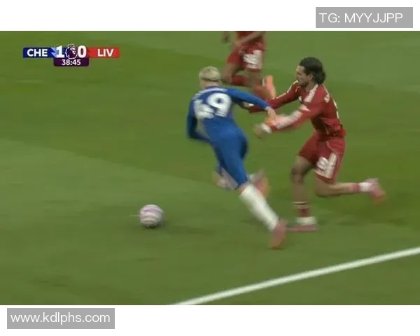 前裁判解析伊萨克与詹姆斯争议犯规索博接触未足以影响加纳乔表现