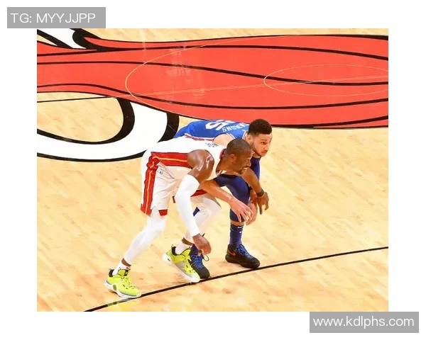 比尔西蒙斯盛赞埃奇库姆与马克西是76人未来希望前者如同05年韦德