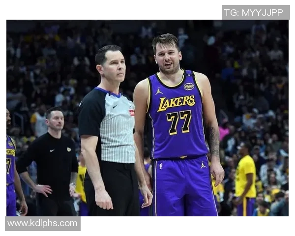 雷迪克透露詹姆斯东契奇缺席对勇士季前赛将影响比赛走势