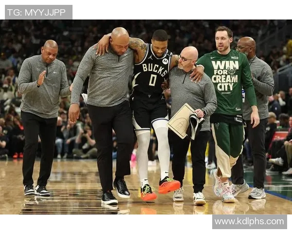 字母哥首节火力全开11分3板4助与米切尔对抗14分2助精彩对决