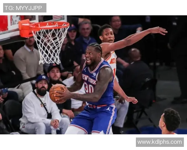 亨特表现出色半场高效6中5砍下12分6板1助1断依旧稳健展现实力 亨特表现出色半场高效6中5砍下12分6板1助1断依旧稳健展现实力