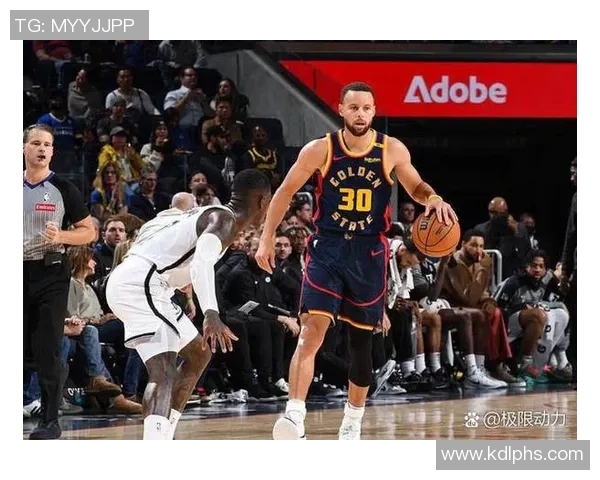 库里因感冒症状加重未随队前往萨克拉门托参加比赛 库里因感冒症状加重未随队前往萨克拉门托参加比赛