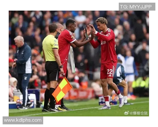 名宿盛赞斯洛特重用埃基蒂克称其场上态度可与伊恩拉什比肩 名宿盛赞斯洛特重用埃基蒂克称其场上态度可与伊恩拉什比肩