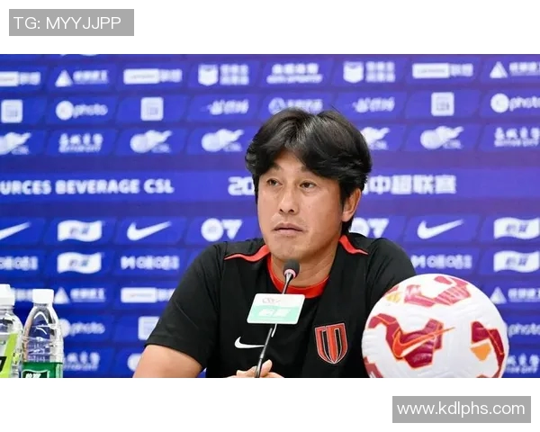 成都蓉城授予徐正源功勋主教练称号助力冲超与亚冠征程