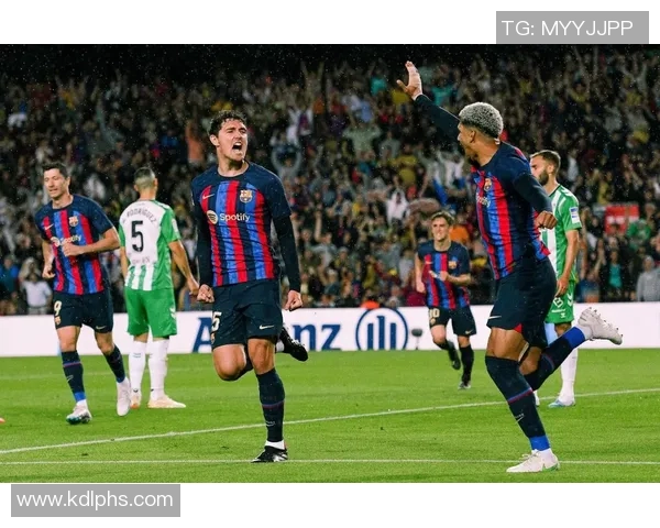 梅西与亚马尔搭档的幻想画面令人心潮澎湃期待未来的精彩瞬间