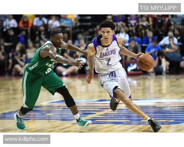 朗佐鲍尔表现低迷9投仅1中三分球命中率惨淡仅得3分7篮板2助攻2抢断