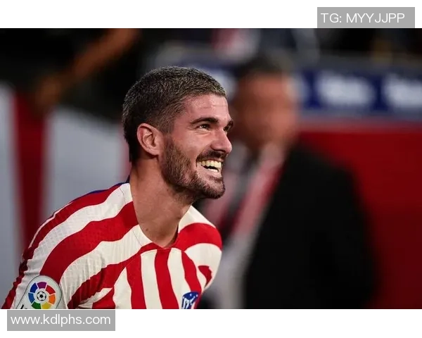 德保罗晒世界杯夺冠三周年纪念照身披球网叼雪茄感慨一切都值得