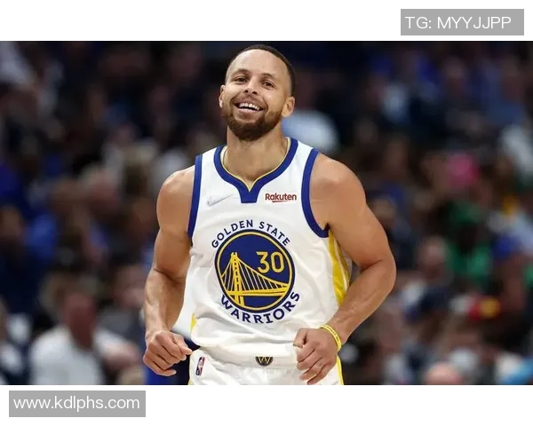 库里首节表现出色三分球命中率高达667贡献7分1板2助助力球队开局良好